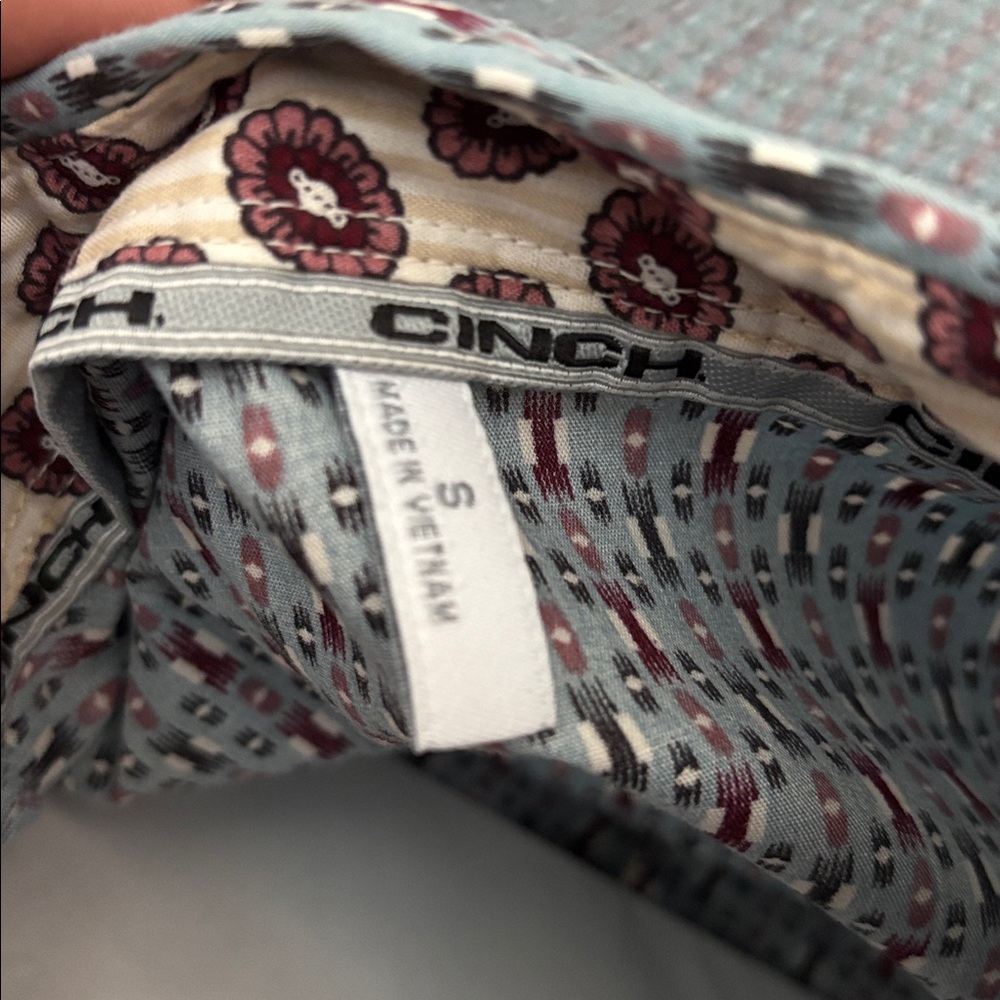 Women’s Cinch Multi-Color Patterned Button Down S… - image 4